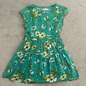 👗Adorable dress with a lively floral design. Ideal for casual outings. EUC